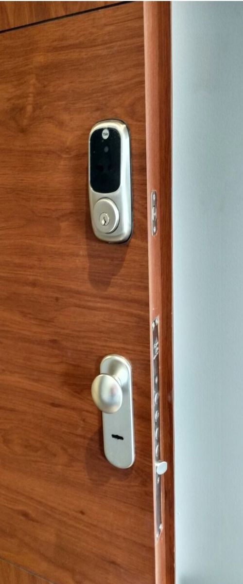 Fabrica y mantenimiento puertas de seguridad Bogotá - 305 853 2299