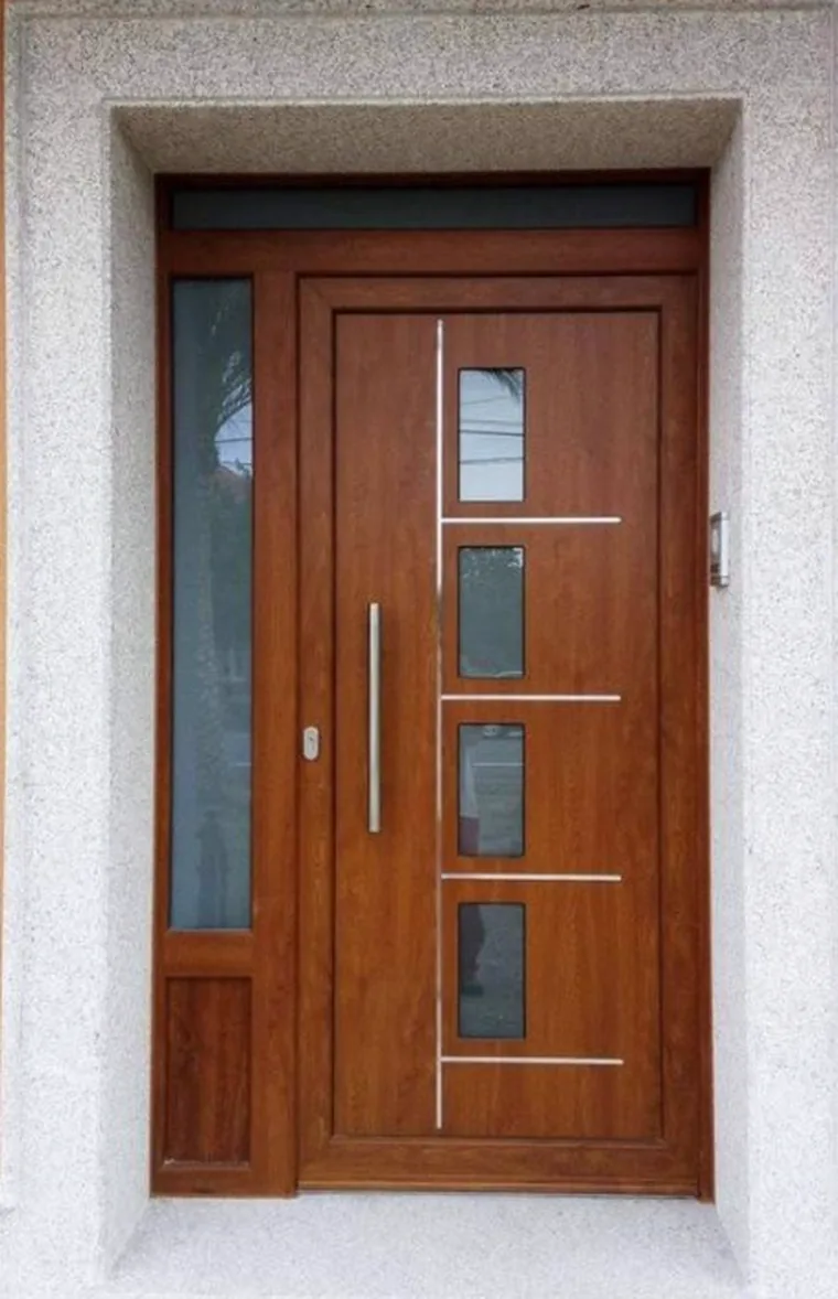 Puerta blindada en acabado roble con vidrios de seguridad laminados, Ibagué